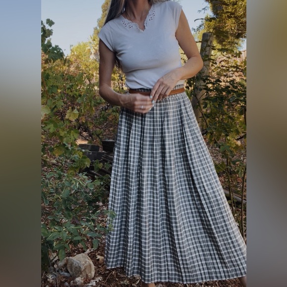 Vintage Gray and Ivory Plaid Flannel Women's Skirt - Picture 11 of 13